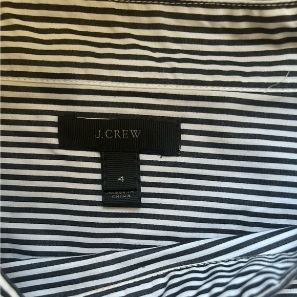 J Crew Women’s Stripped Shirt Size 4 With Button Details on Shoulder - Picture 3 of 10